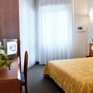 Engadina 3*, Como Italien